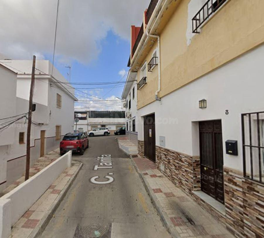 SE VENDE inmueble ALQUILADO en Málaga - foto 2