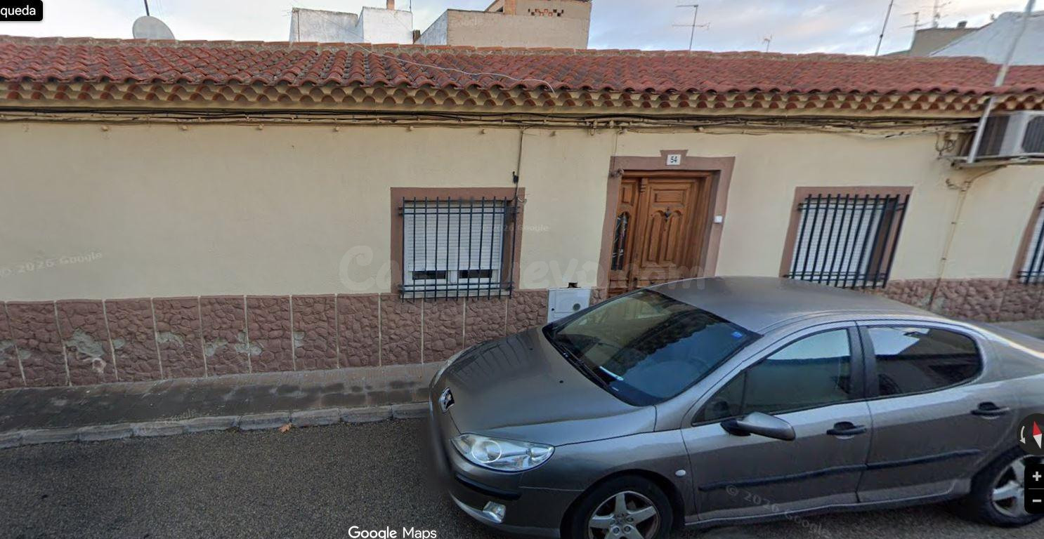 SE VENDE inmueble ALQUILADO en Villarrobledo - foto 2