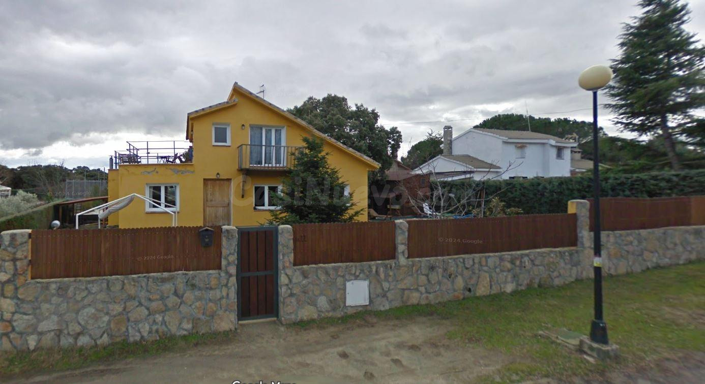 SE VENDE CASA OKUPADA en Calle Colmenar Nº 11 Valdemorillo ( - foto 2