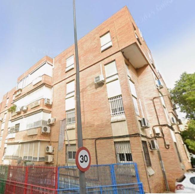 SE VENDE inmueble ALQUILADO en Alcalá de Guadaíra - foto 2