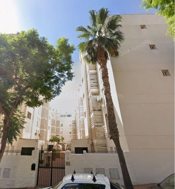 SE VENDE inmueble ALQUILADO en Benalmádena