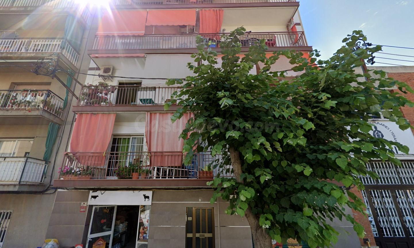 SE VENDE inmueble ALQUILADO en Premià de Mar, Barcelona.