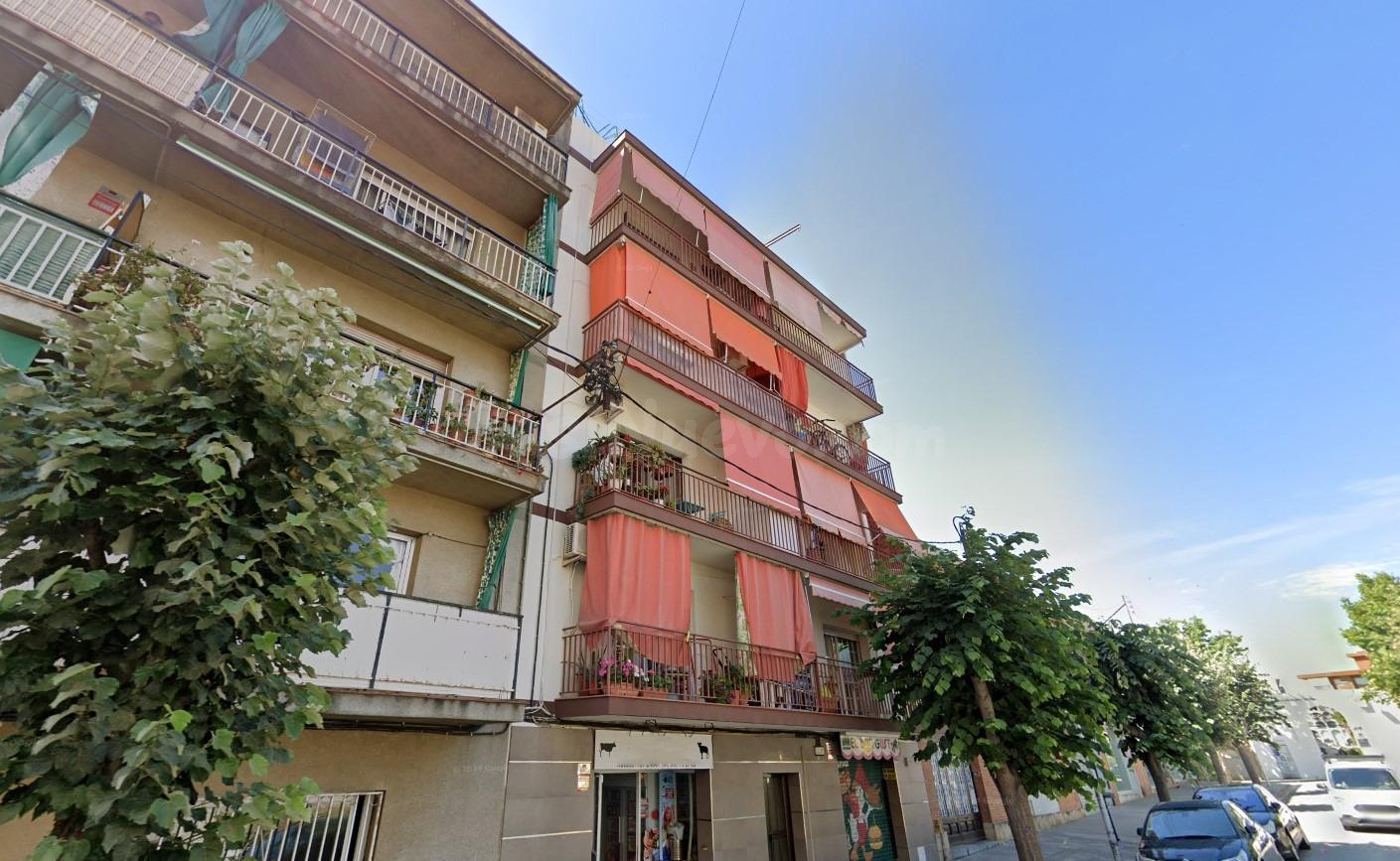 SE VENDE inmueble ALQUILADO en Premià de Mar, Barcelona. - foto 2