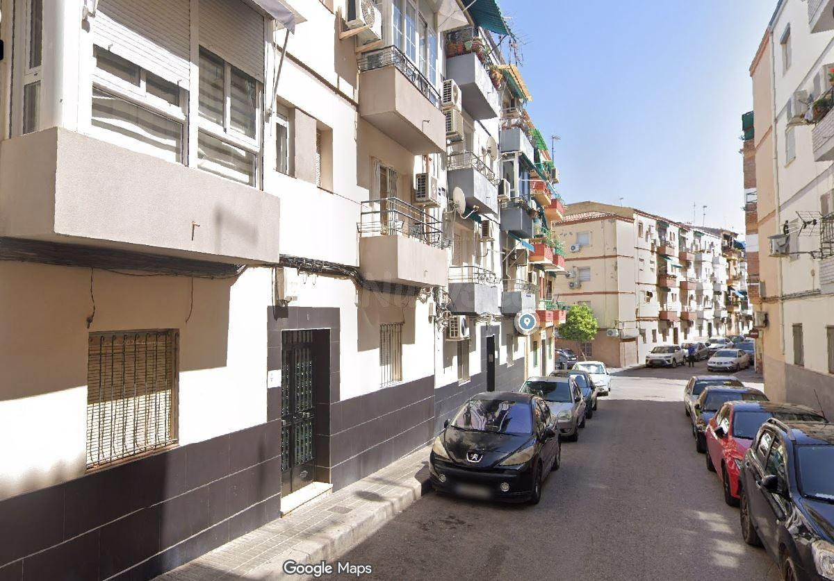 SE VENDE inmueble ALQUILADO en Calle Bilbao Nº 6 Jaén (Jaén) - foto 2