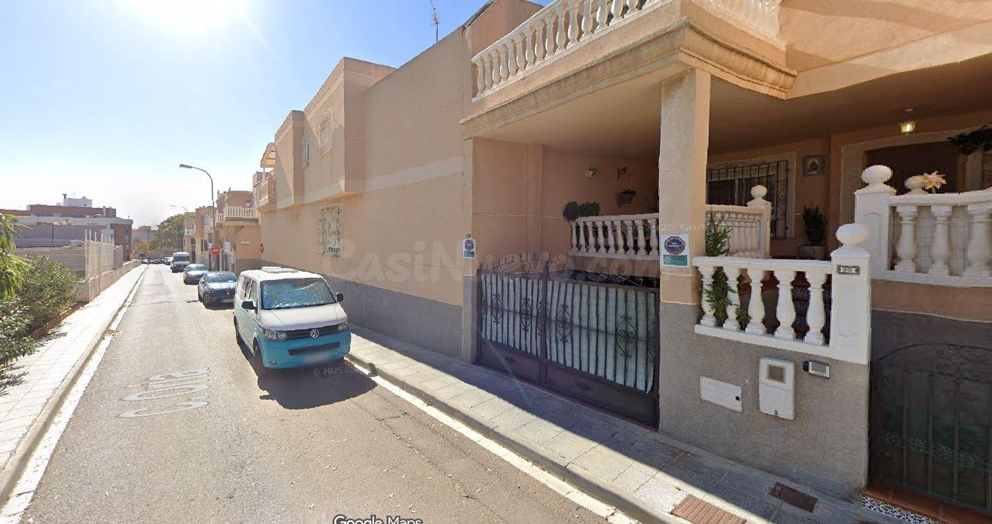 Oportunidad inmobiliaria alquilada en Almería capital - foto 3