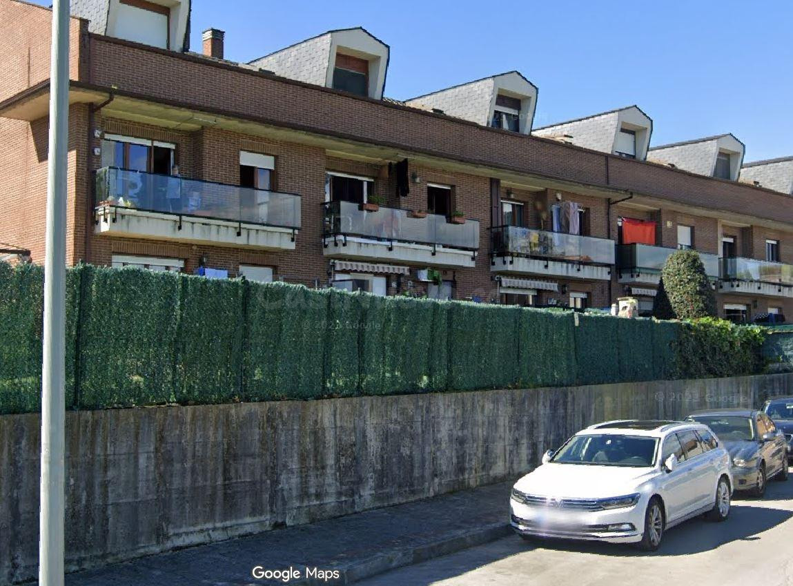 SE VENDE inmueble + garaje ALQUILADO en Astillero (El) - foto 2