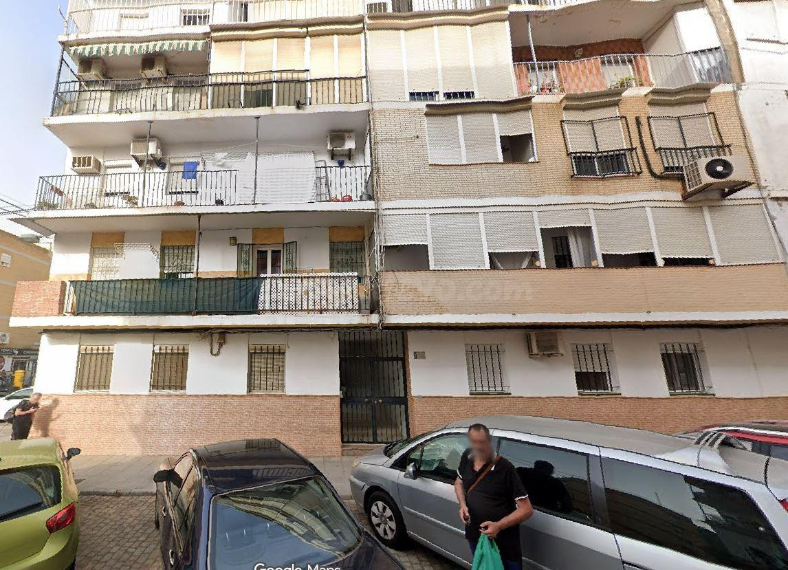 SE VENDE inmueble ALQUILADO en Alcalá de Guadaíra - foto 2