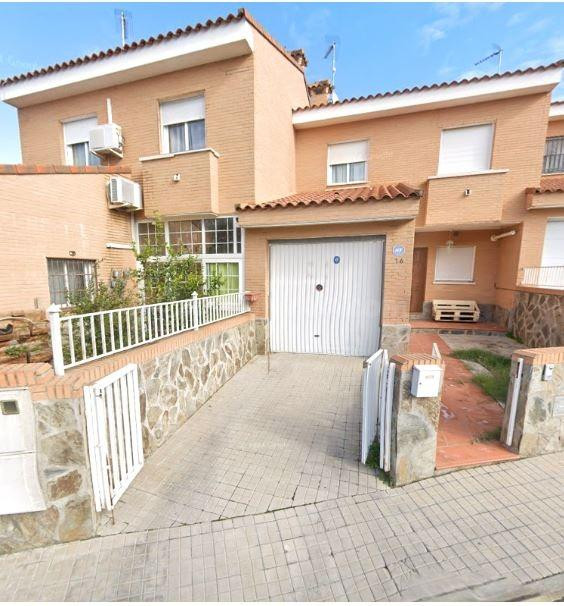 SE VENDE inmueble ALQUILADO en Olías del Rey