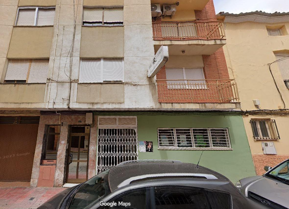 SE VENDE inmueble ALQUILADO en Almansa - foto 2