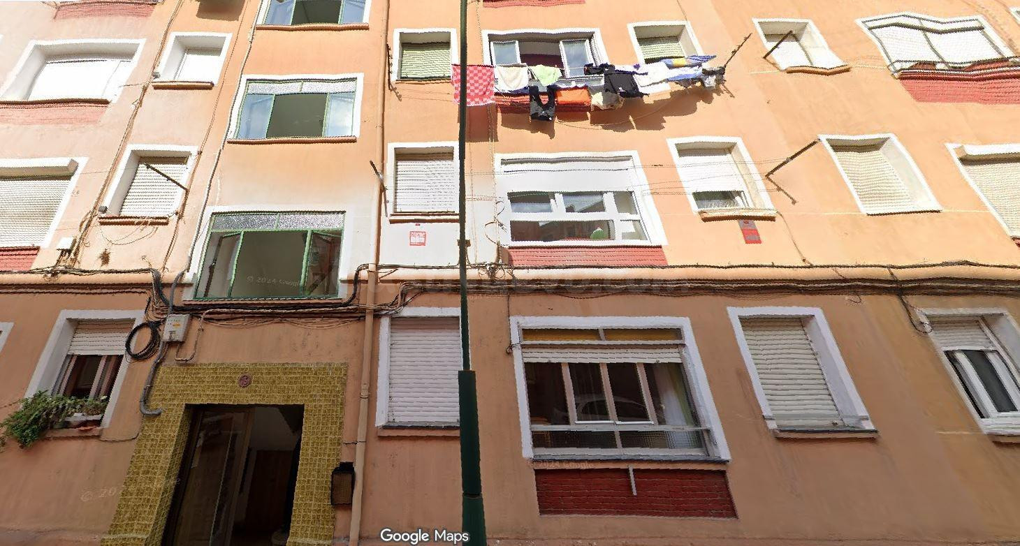 SE VENDE inmueble ALQUILADO en Torrelavega - foto 2
