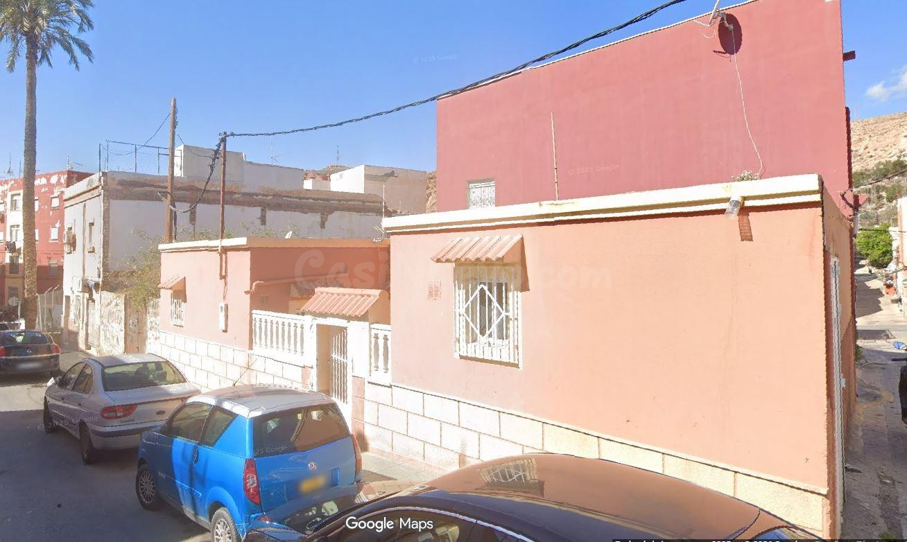 Oportunidad inmueble alquilado en Almería capital - foto 4