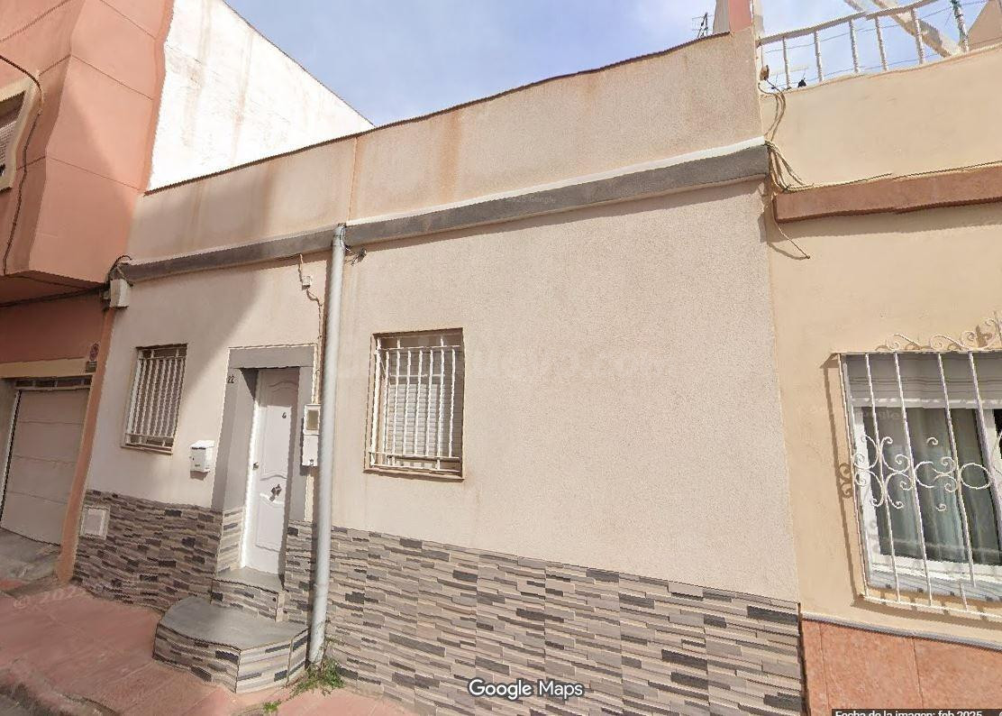 SE VENDE inmueble ALQUILADO en Almería