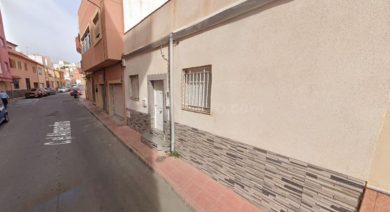 Oportunidad inversión inmueble alquilado en Almería capital - foto 2