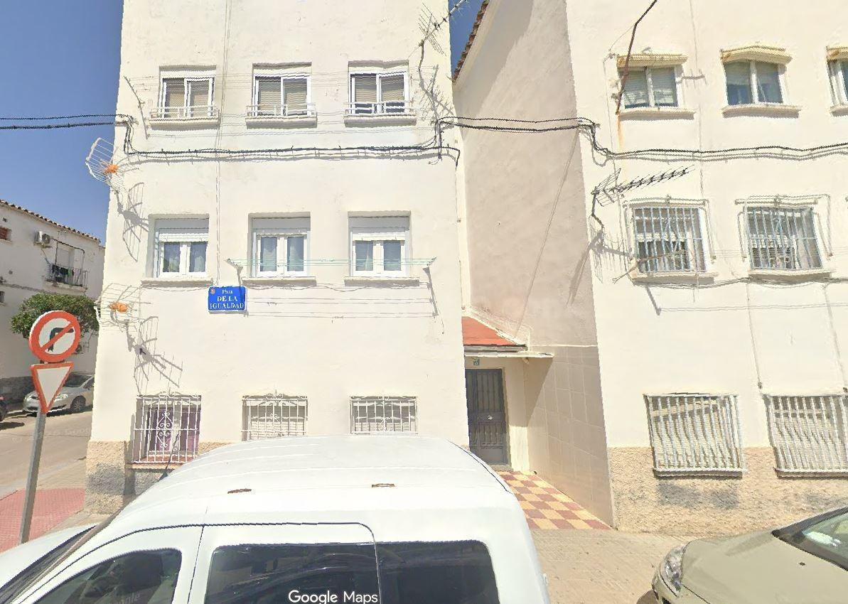 SE VENDE inmueble ALQUILADO en Jaén - foto 2