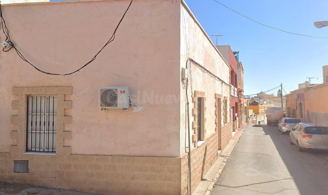 Oportunidad inversión inmobiliaria en Almería capital - foto 3