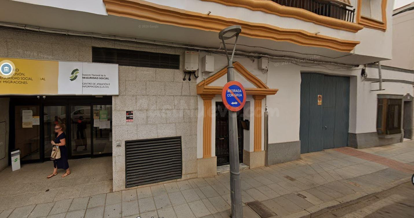 SE VENDE inmueble ALQUILADO en Almendralejo - foto 3