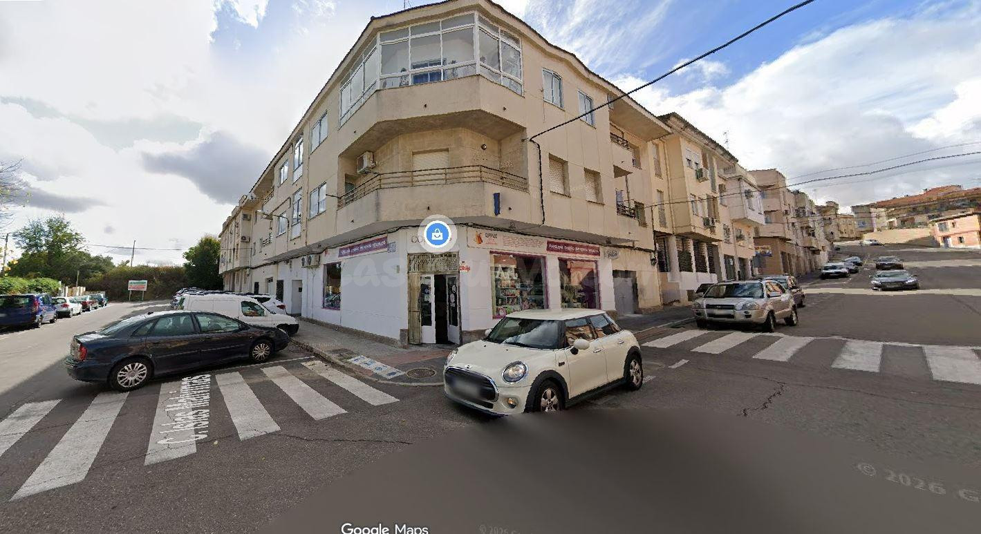 SE VENDE inmueble ALQUILADO en Coria - foto 2