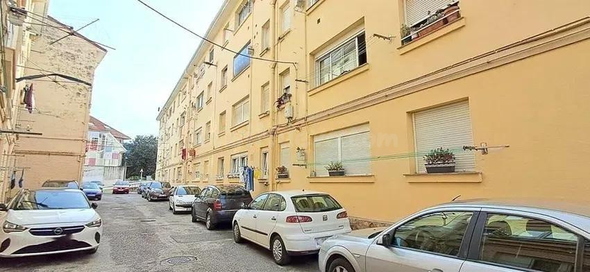 SE VENDE PISO OKUPADO en Calle Fernandez Hontoria Nº 11 Asti - foto 2