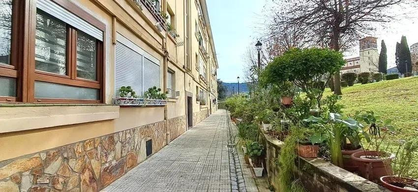 SE VENDE PISO OKUPADO en Calle Fernandez Hontoria Nº 11 Asti - foto 4
