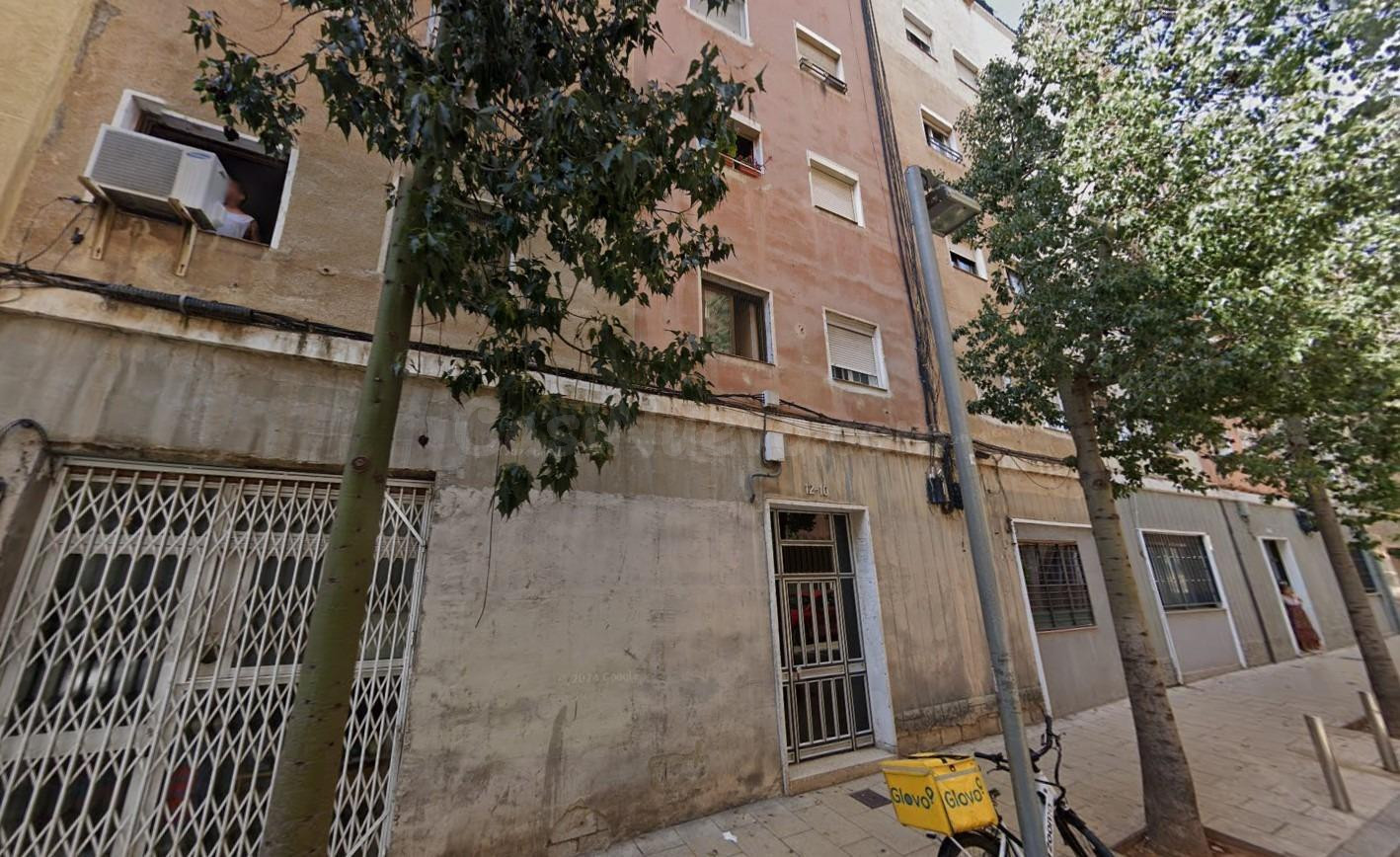 SE VENDE inmueble ALQUILADO en Barcelona - foto 2