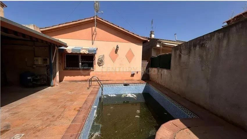 SE VENDE piso OKUPADO en Avenida NTRA SRA MONTSERRAT Nº 29 P - foto 3