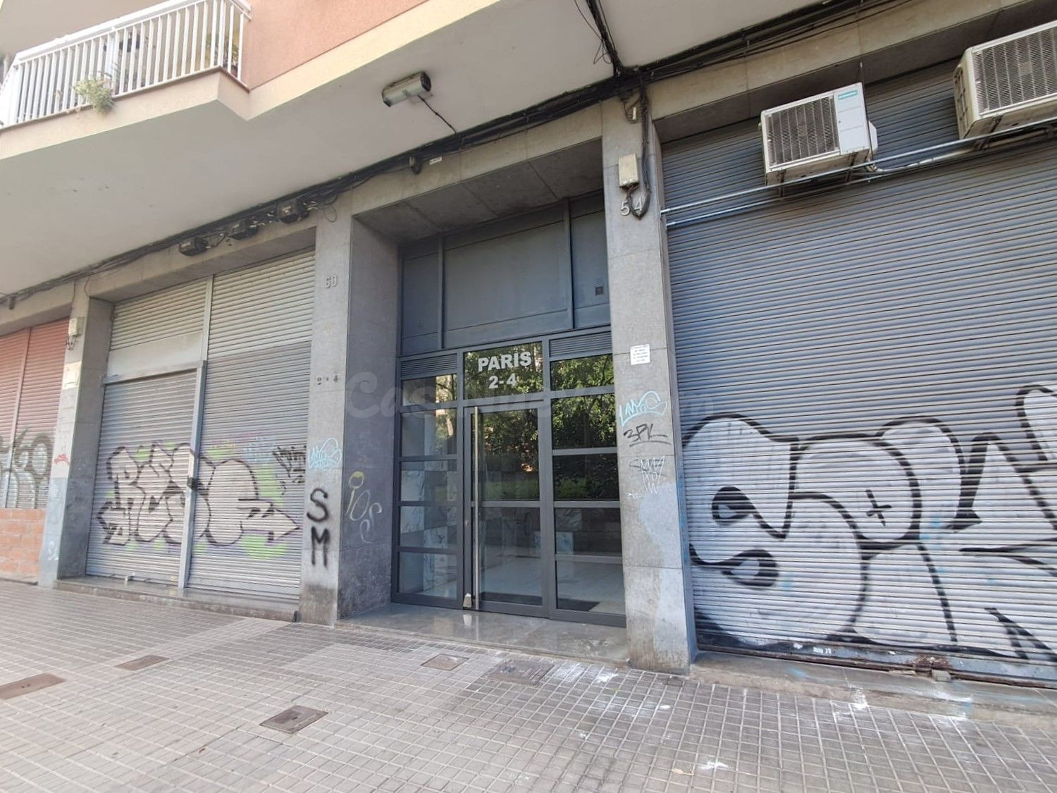 Se vende piso OKUPA situado en Calle París 2 de Badalona, Barcelona.
