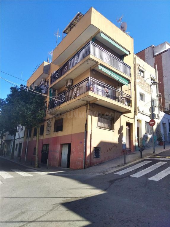 Se vende local OKUPA en Calle Mozart 75 de Badalona, Barcelo - foto 4