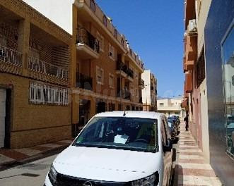 SE VENDE PISO OKUPADO EN Calle Julio Romero Nº 6 Roquetas de - foto 3