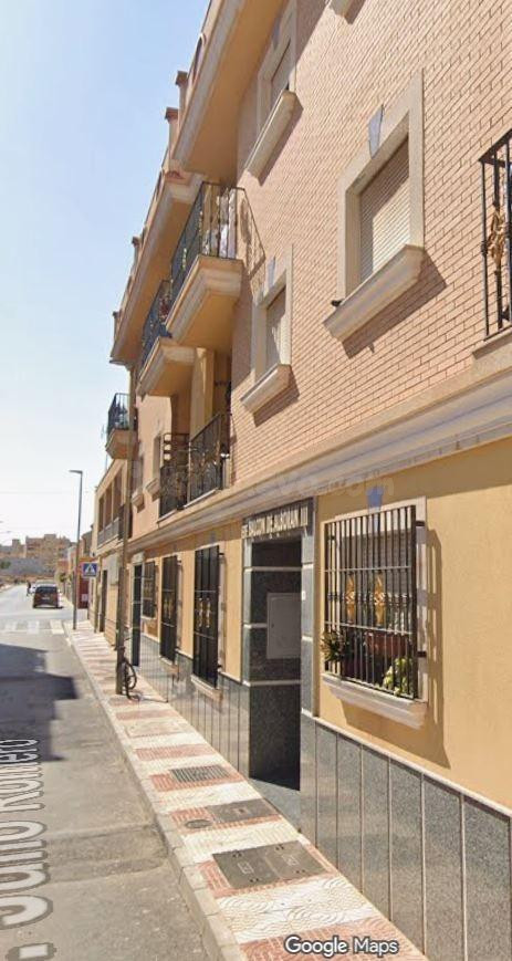 SE VENDE PISO OKUPADO EN Calle Julio Romero Nº 6 Roquetas de - foto 4