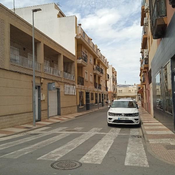 SE VENDE PISO OKUPADO EN CALLE JULIO ROMERO ROQUETAS DE MAR (ALMERÍA)
