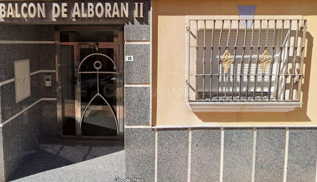 SE VENDE PISO OKUPADO EN CALLE JULIO ROMERO ROQUETAS DE MAR  - foto 3