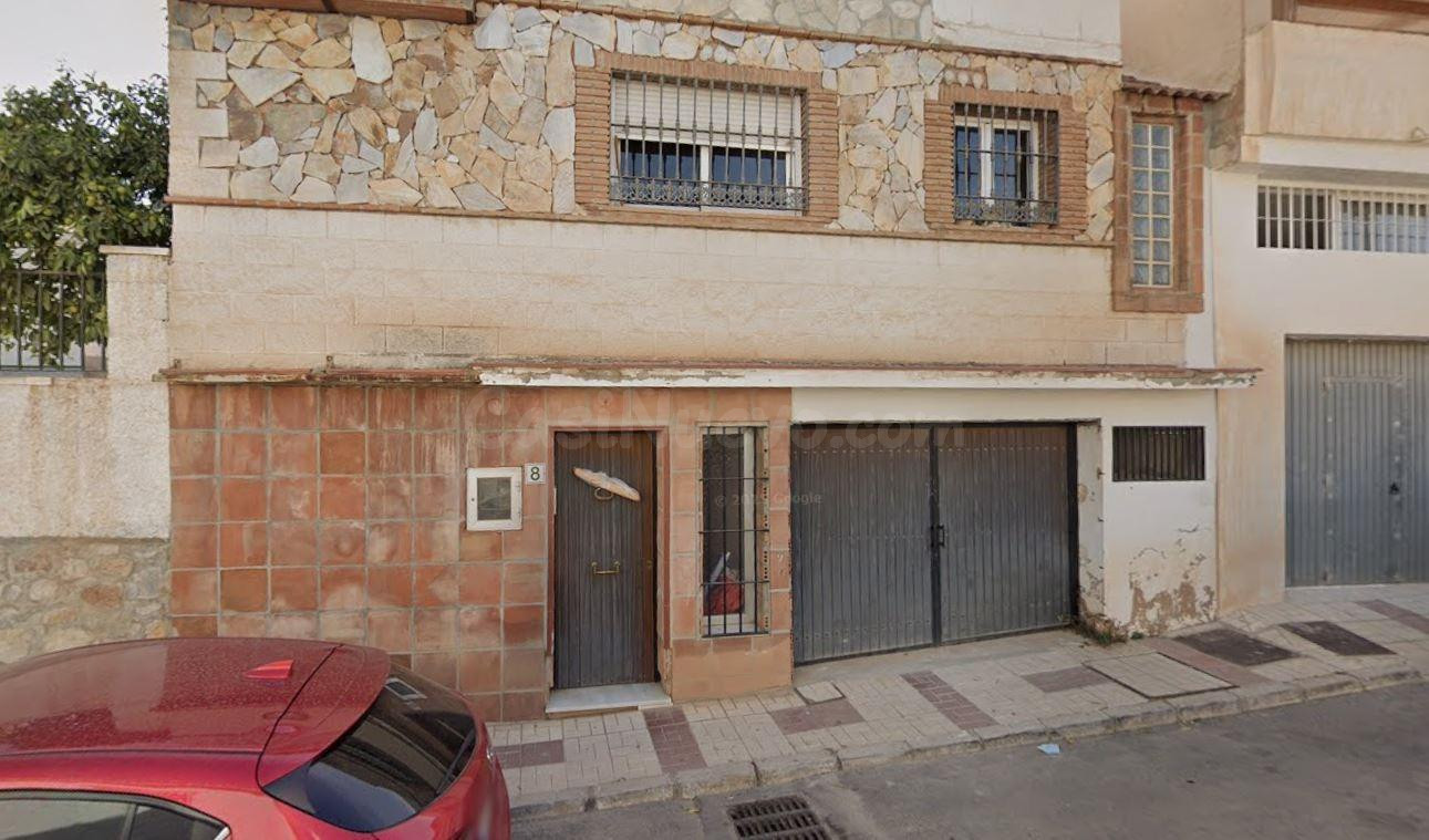 SE VENDE CASA OKUPADA EN Calle Poeta Cristobal Sarmiento Nº  - foto 2
