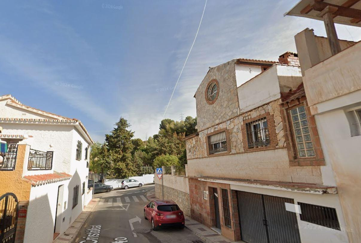 SE VENDE CASA OKUPADA EN Calle Poeta Cristobal Sarmiento Nº  - foto 3