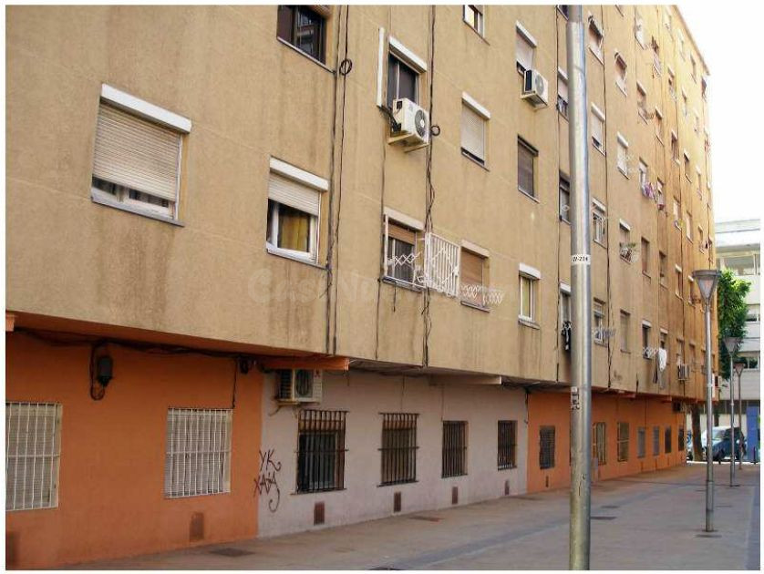 Se vende piso en Sagrada Familia 55 de Badalona, Barcelona. - foto 2