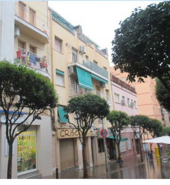 Se vende piso en Pérez Galdós 14 de Badalona, Barcelona.