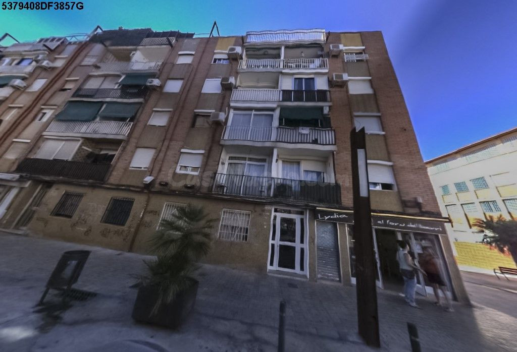 Se vende piso en Nápoles 45 de Badalona, Barcelona.