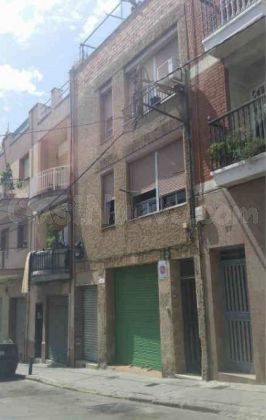 Se vende piso en Pau 15 de Badalona, Barcelona.