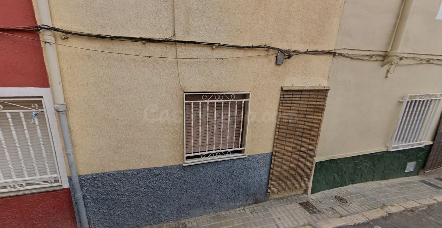 Se vende Piso OKUPADO en Calle Castalla 10 Villena, (Alicante/Alacant).