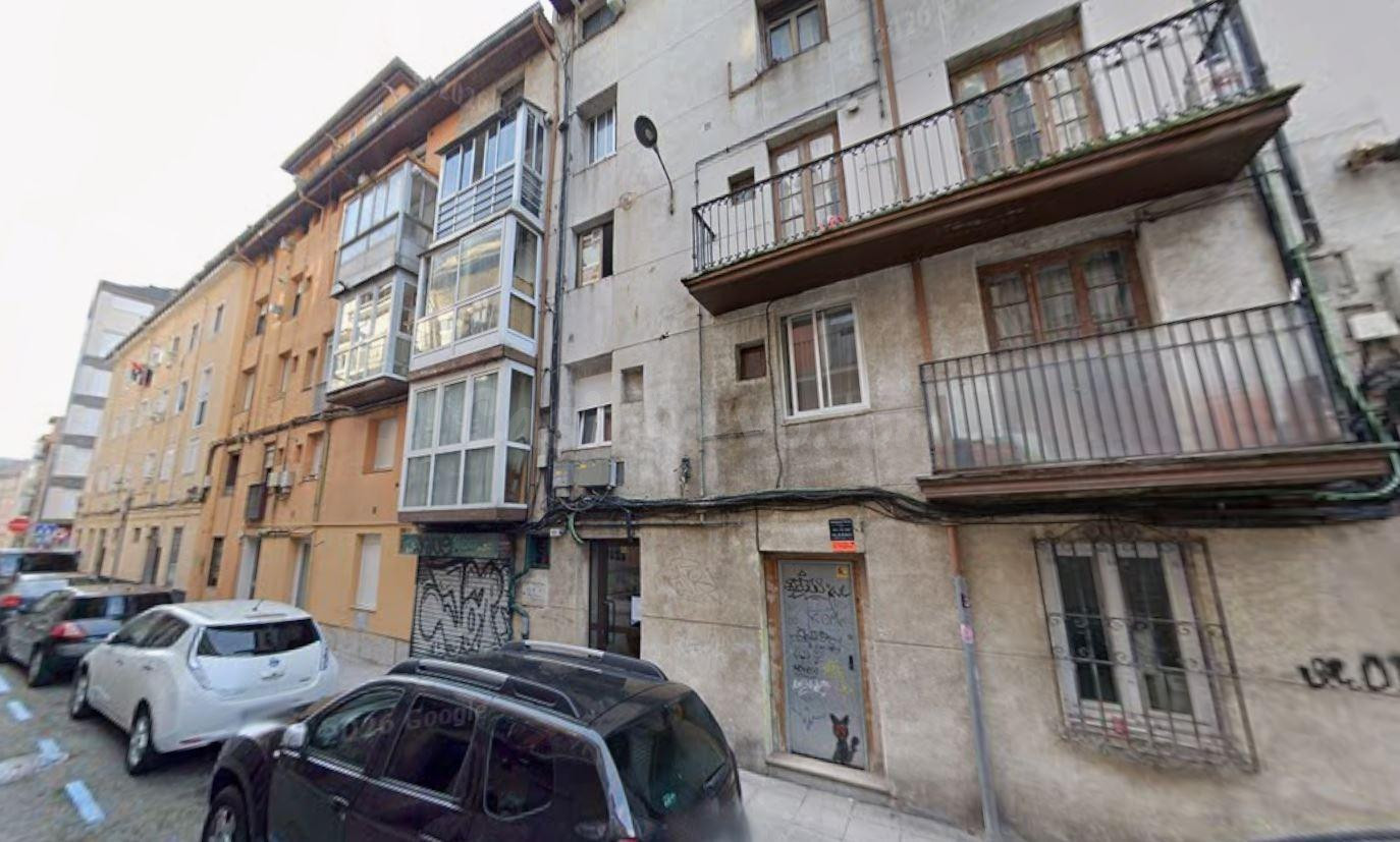 SE VENDE PISO OKUPADO en Calle San CELEDONIO Nº 12 Santander (Cantabria)