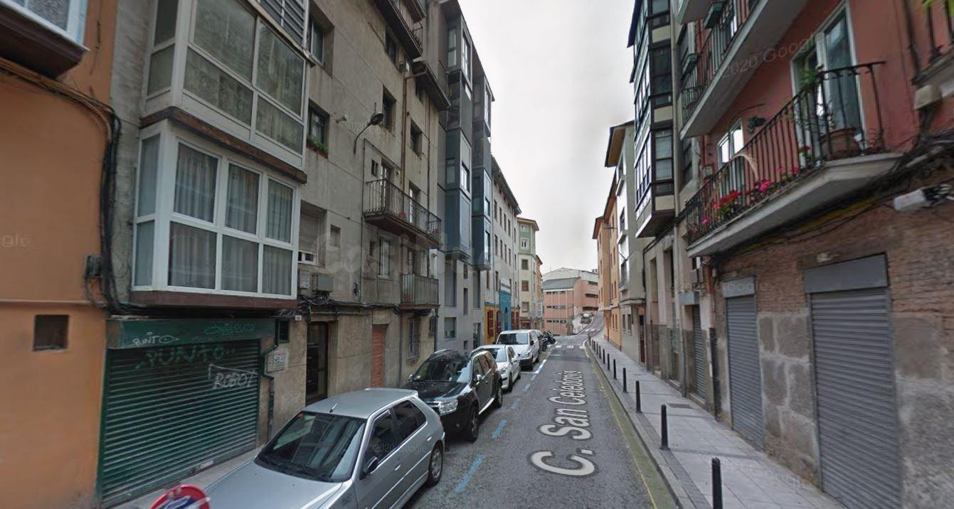 SE VENDE PISO OKUPADO en Calle San CELEDONIO Nº 12 Santander - foto 3