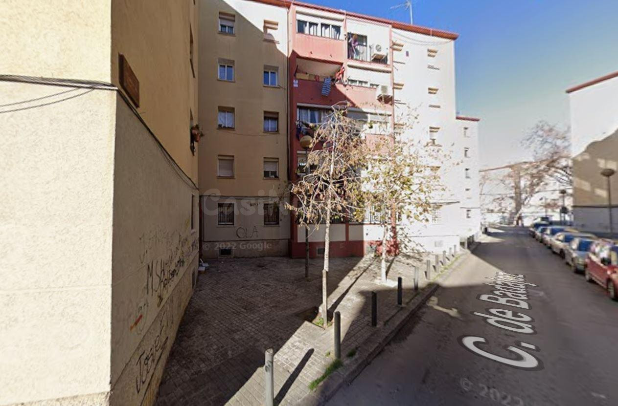 SE VENDE PISO OKUPADO EN Calle BADAJOZ Nº 11 Badalona (Barce - foto 2