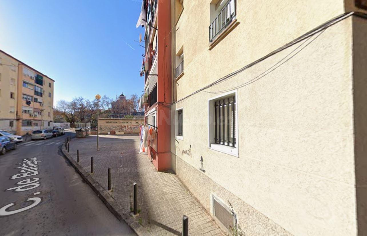 SE VENDE PISO OKUPADO EN Calle BADAJOZ Nº 11 Badalona (Barce - foto 3