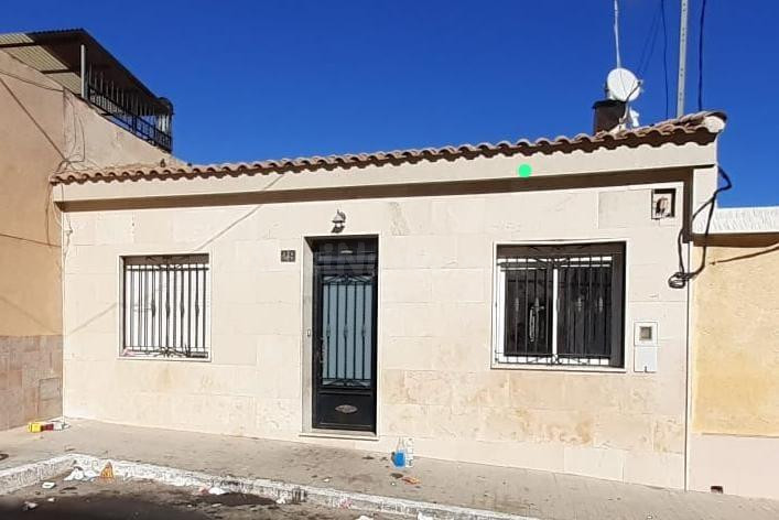 SE VENDE CHALET OKUPADO EN Calle Numancia Nº 29 Elda (Alicante/Alacant)
