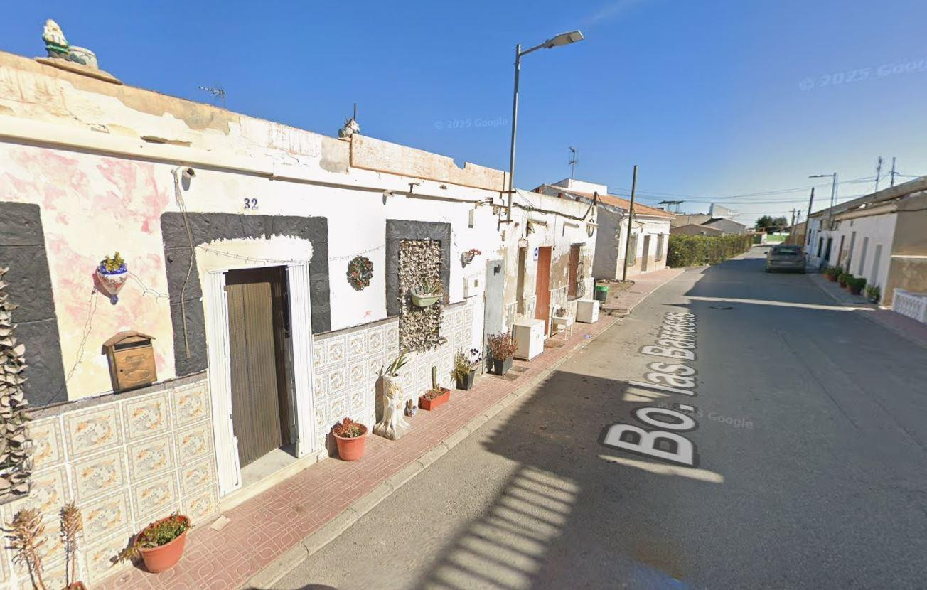SE VENDE CASA OKUPADA EN barrio Las Barracas Nº 32 Benejúzar - foto 3