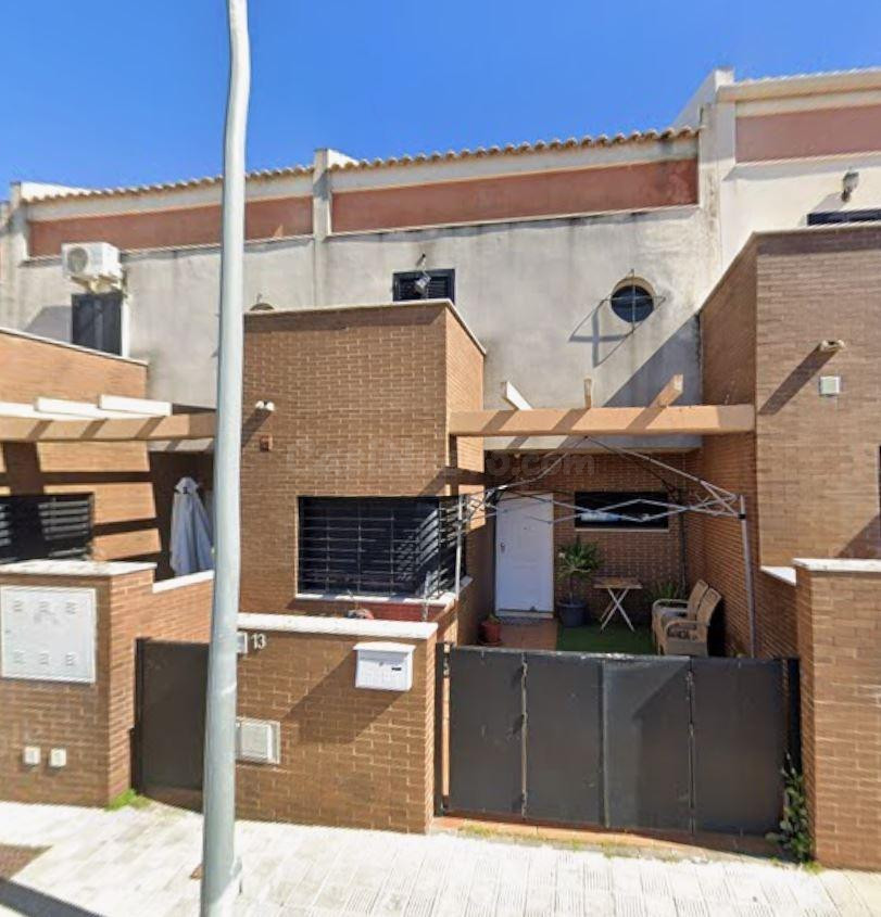 SE VENDE CASA ADOSADA OKUPADA EN C/ Cañada De Los Negreros 1 - foto 2