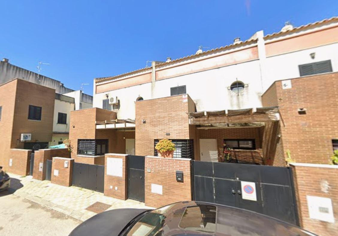SE VENDE CASA OKUPADA ADOSADA EN C/ del Progreso 3, Castille - foto 2