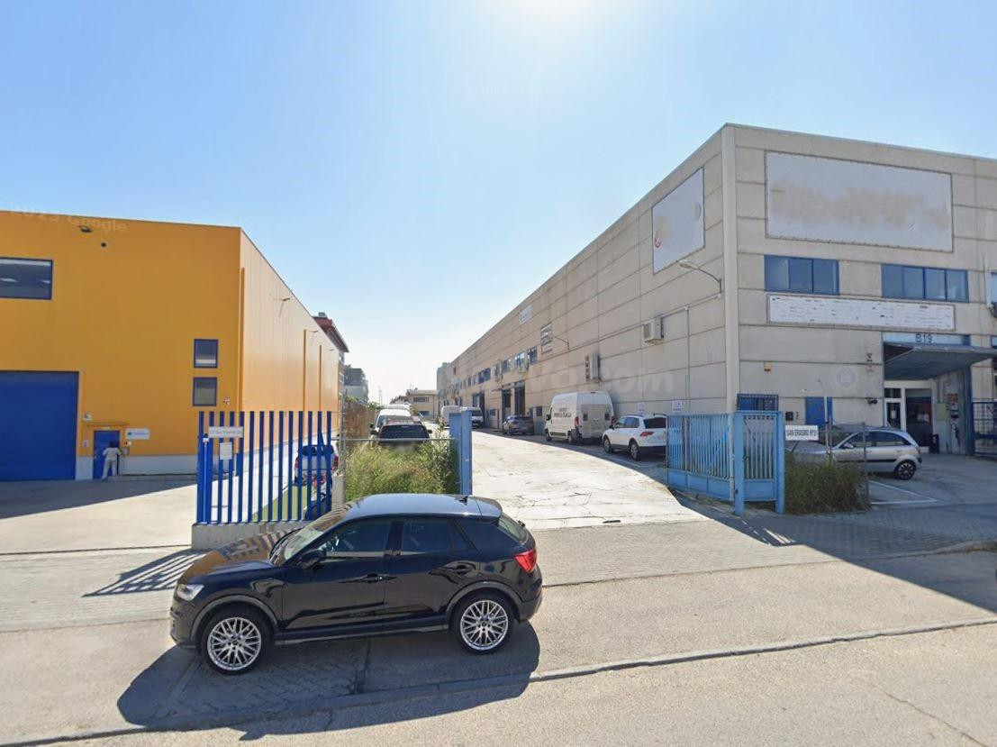 SE VENDE NAVE INDUSTRIAL OKUPADA EN C/ SAN ERASMO, 33 (MADRI