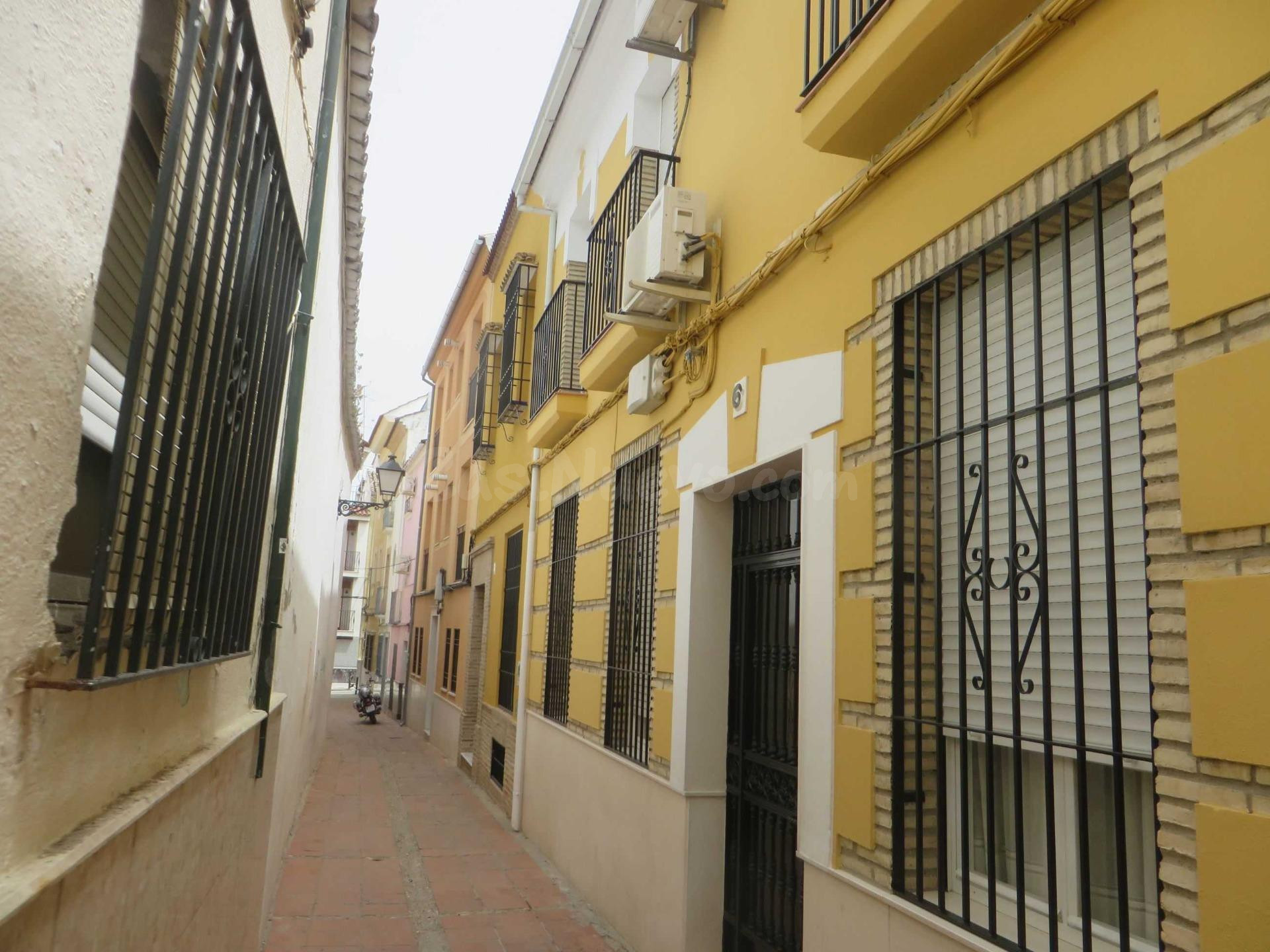 SE VENDEN 2 PISOS OKUPADOS EN C/ ZAMORA 4, LUCENA (CÓRDOBA)