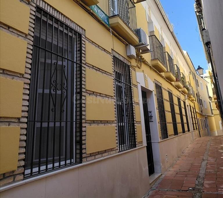 SE VENDEN 2 PISOS OKUPADOS EN C/ ZAMORA 4, LUCENA (CÓRDOBA) - foto 2