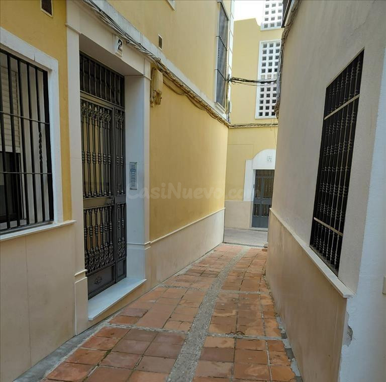 SE VENDEN 2 PISOS OKUPADOS EN C/ ZAMORA 4, LUCENA (CÓRDOBA) - foto 3